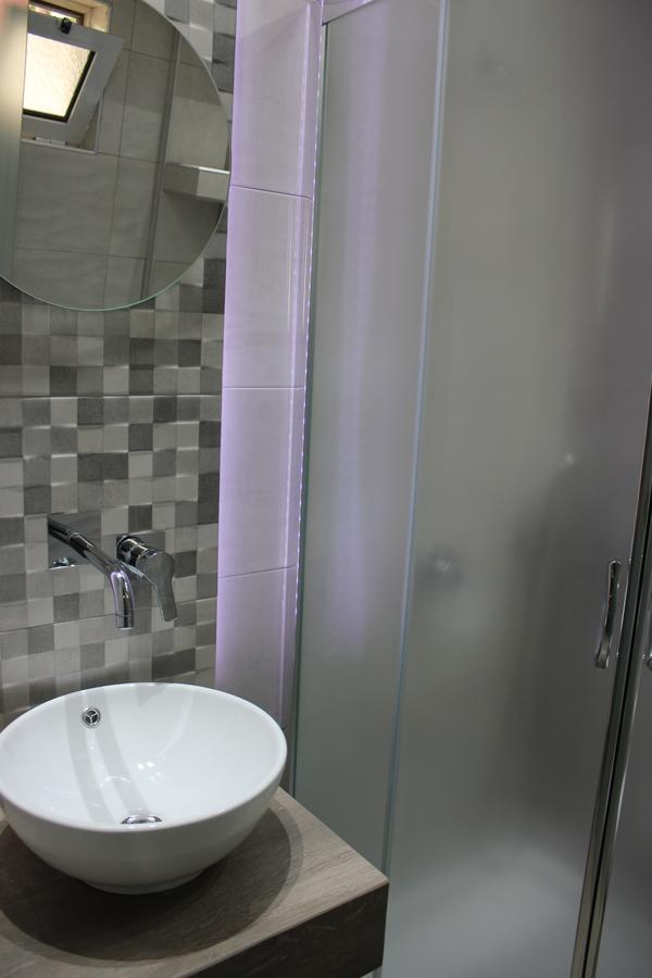 Virgin Mary Apartment โรดาคิโน ภายนอก รูปภาพ